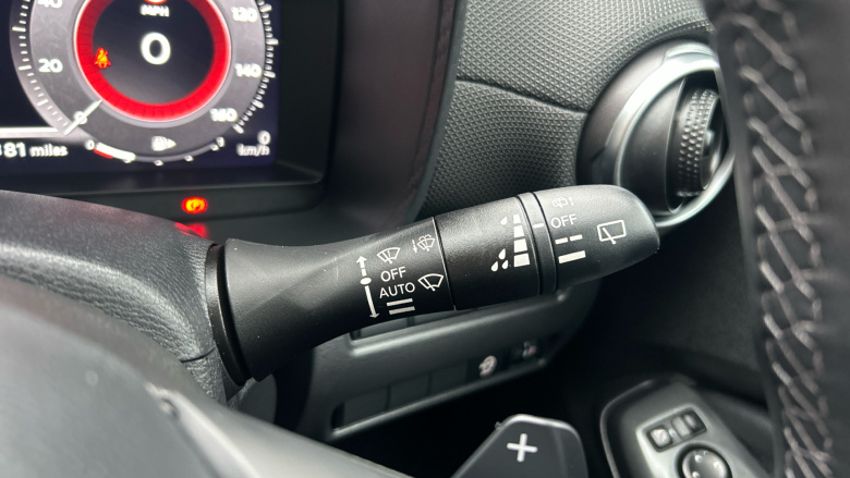 Nissan Juke 1.0 DiG-T N-Connecta 5dr DCT Petrol Hatchback